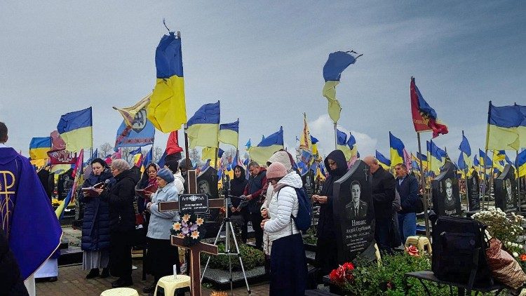 Le suore accompagnano le persone nei momenti più difficili: la morte dei propri cari 