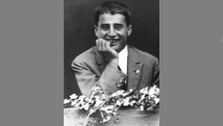 Una posa sorridente di Pier Giorgio Frassati