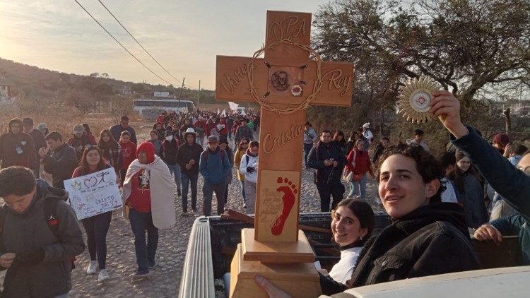 Peregrinación de los jóvenes del monumento Cristo Rey en Silao Guanajuato 