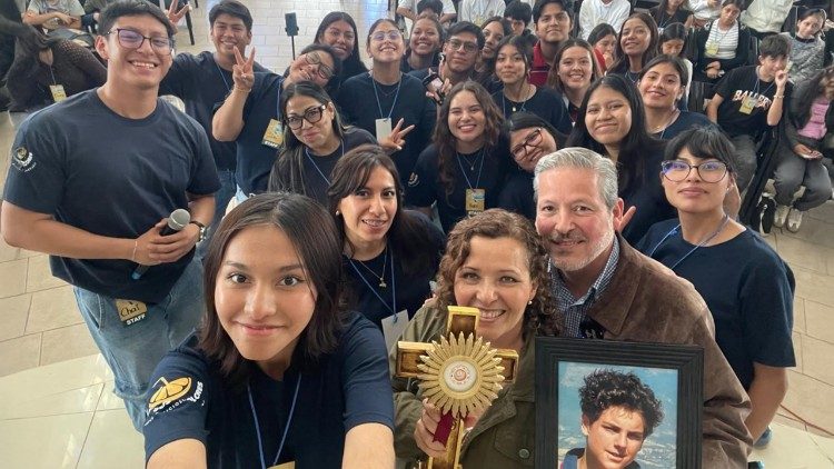 Alegría en los devotos de Carlo Acutis