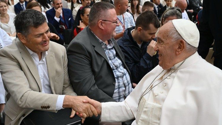 Papa Francesco benedice l'iniziativa 