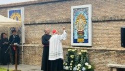 La cerimonia di benedizione del mosaico nei Giardini vaticani