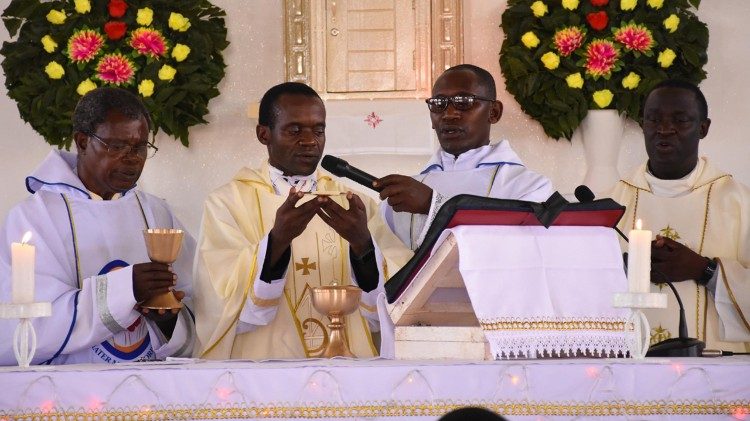 Wakati wa Misa ya shukrani kwa Mungu 