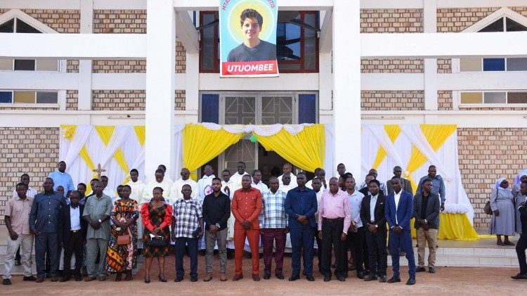 Mbele ya Kikanisa cha Shule ya KWAUSO