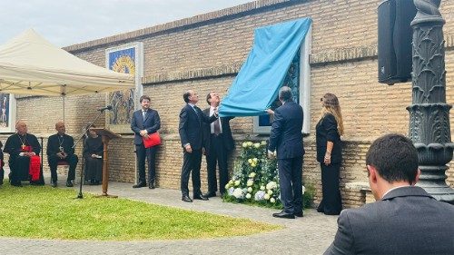 Ceremonia de entronización del mosaico de la Virgen de Luján en el Vaticano