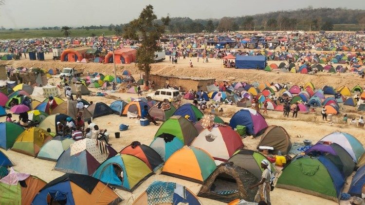 Tendas de peregrinos no Santuário da Muxima
