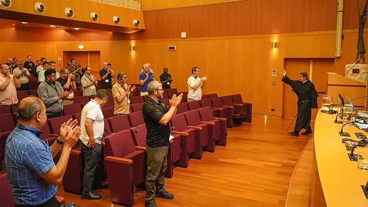 Momento da despedida de Padre Alejandro Moral Antón.