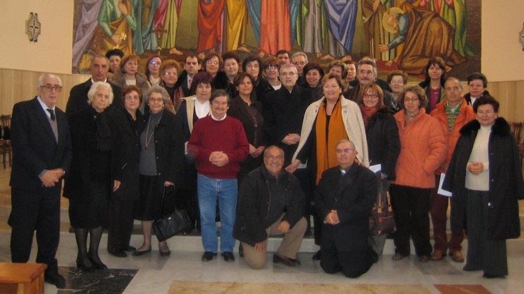 Một cuộc họp của cộng đoàn “Con cái trên trời"