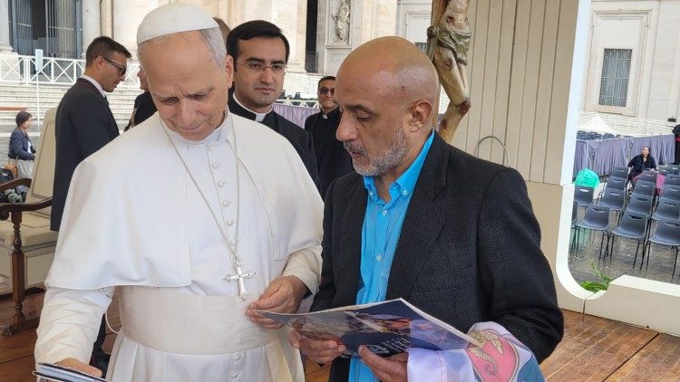 El Papa y el artista peruano