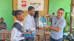 Moçambique - Caritas Diocesana da Beira oferece kits de auto-emprego a jovens