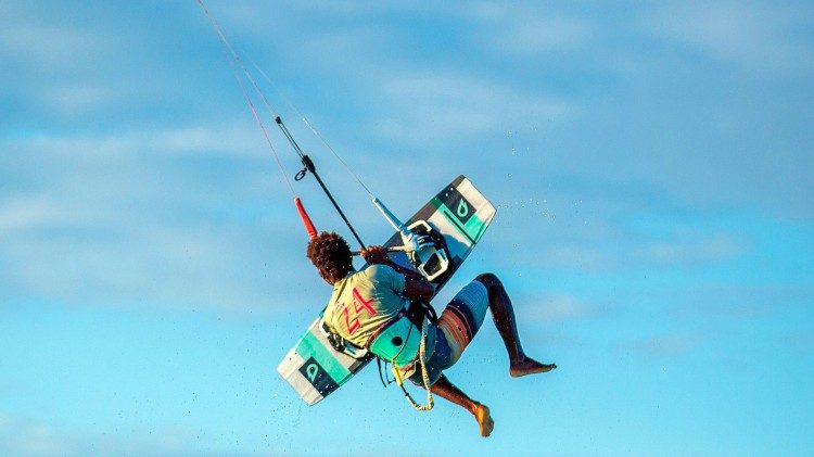 Washindani wakiwa katika kuonesha tamasha la mchezo wao huru