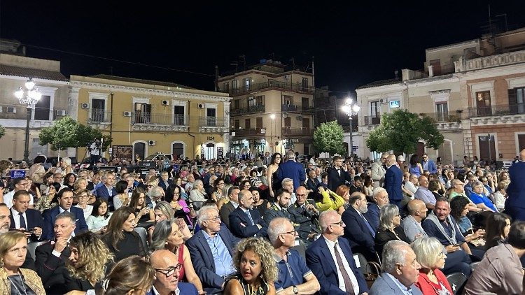 La piazza di Carlentini durante la premiazione
