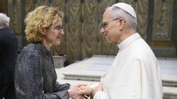 Leonas XIV ir S. Maslauskaitė-Mažylienė kardinolo J. Hossu atminimo pagerbime 2025 m. birželio 2 d.