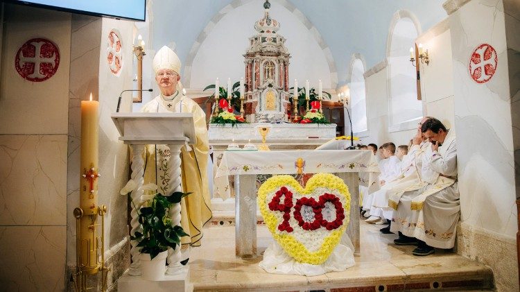 Nadbiskup Zdenko Križić u Župi Podgrađe