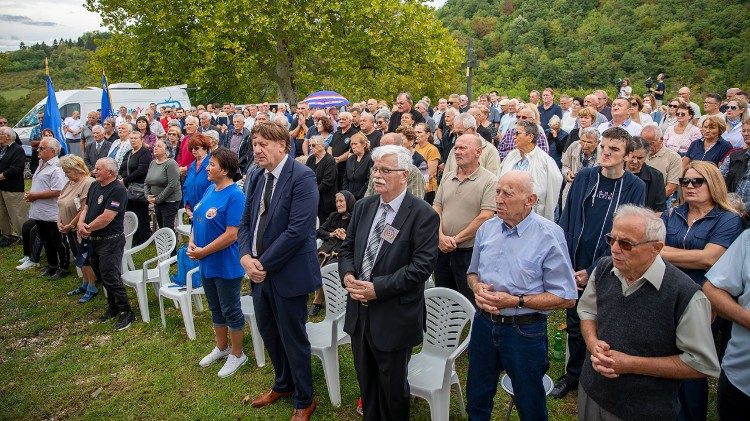 Hodočasnici u Zrinu u povodu 82. obljetnice stradanja Zrinjana
