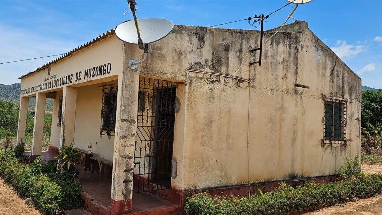 Ayudando con agua luz e internet