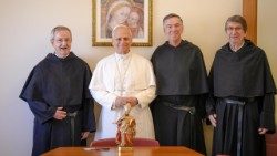 2025.09.16 Incontro del Papa con i partecipanti al Capitolo Generale dell'Ordine di Sant'Agostino avvenuto il 15 settembre al Pontificio Istituto Patristico Augustinianum, le foto appartengono all'Ordine di Sant'Agostino