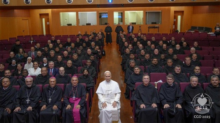 Il Papa con tutti i partecipanti al Capitolo generale, foto Osa