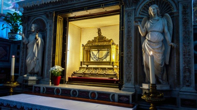 Реликвариум с веригите на свети Павел 