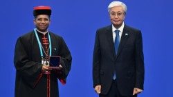 Cardenal George Jacob Koovakad en Astana, kazakhstan, en el Congreso de líderes de religiones mundiales y tradicionales  