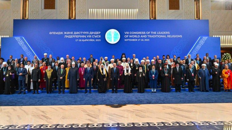 Participantes en el VIII Congreso de Líderes de Religiones Mundiales y Tradicionales