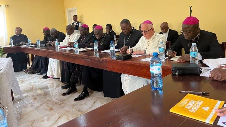 Bispos da CEAST em sessão plenária