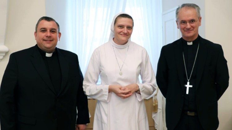 Nadbiskup Dražen Kutleša primio misionarku s. Ivančicu Fulir i preč. Matiju Pavlakovića (Foto: TUZGN)