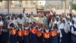 Nuncjusz abp Séamus Patrick Horgan odwiedza szkoły comboniańskie w Port Sudan