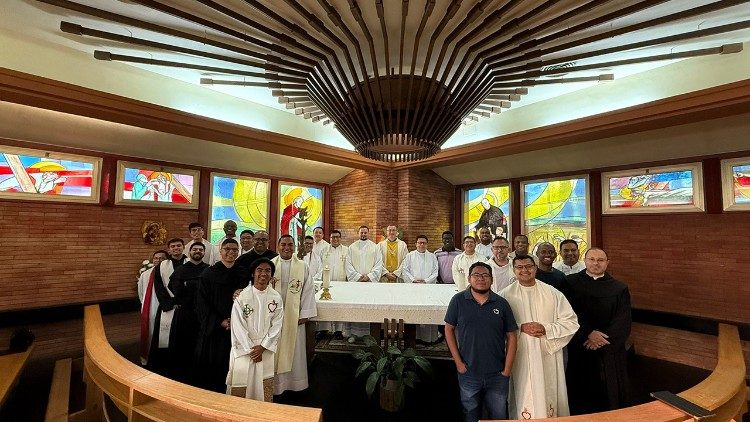 Celebração da Santa Missa de abertura do Encontro