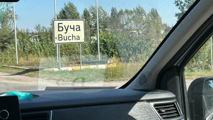 Bucha, l'orrore delle fosse comuni