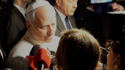 Påve Leo XIV svarar på journalisternas frågor i Castel Gandolfo 23 september 2025