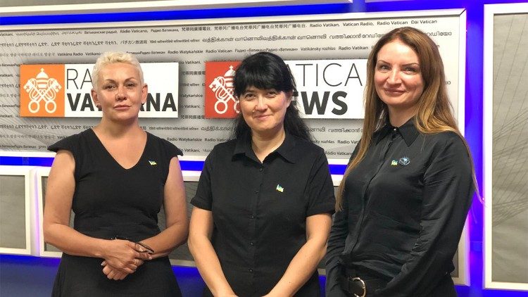 De gauche à droite, Marie, Lilia, Olena.