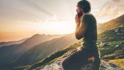 நம்பிக்கையோடு செபிக்கும் மனிதர்