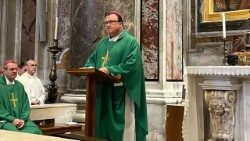 Bp Krzysztof Nykiel podczas Mszy św. przy grobie św. Jana Pawła II (Ks. Marcin Gołębiewski)