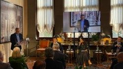 Un momento della presentazione della "Digital Library" della Fonddazione Mac.