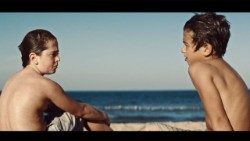 Cena do filme “As crianças de Gaza – Sobre as ondas da liberdade (How Kids Roll)”