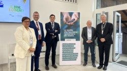 I relatori del convegno, tra loro il vescovo de Raemy e Alessandro Gisotti