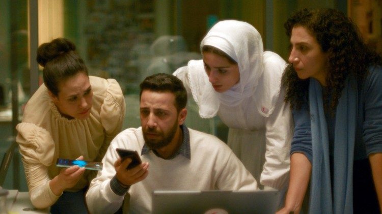 Cena do filme mostra operadores da Meia Lua Palestina na cidade de Ramallah, Cisjordânia.