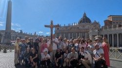 Пілігрымы з Жодзіна перад Базілікай Святога Пятра.