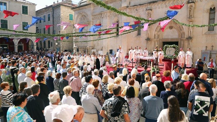 Misno slavlje na Trgu Republike Hrvatske u Šibeniku