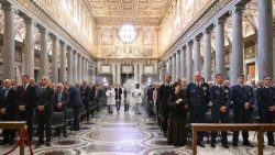 2025.09.29 Itālijas un Vatikāna drošības sargi pulcējas uz Svēto Misi Svētās Marijas lielākajā - Santa Maria Maggiore bazilikā