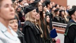 Pierwsi absolwenci kierunku lekarskiego na UKSW (uksw.edu.pl)