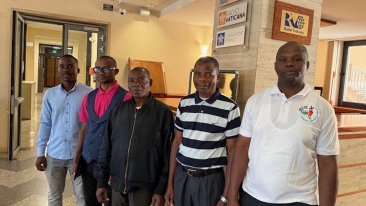 Grupo dos catequistas Moçambicanos, na Rádio Vaticano, em Roma