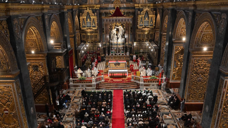  Kardinal Pietro Parolin je mašo daroval v konkatedrali sv. Janeza v malteški prestolnici Valletti