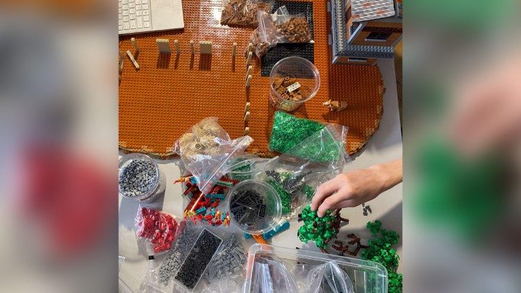 Wystawę podzielono na r&oacute;żne sekcje tematyczne