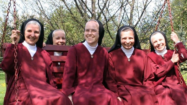 2 lutego, Światowy Dzień Życia Konsekrowanego, jest szczególną okazją do pomocy zakonom