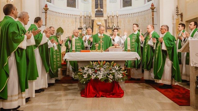 Misno slavlje na prvi dan devetnice bl. Alojziju Stepincu u Krašiću predvodio nadbiskup Kutleša (Foto: Josip Vuković)