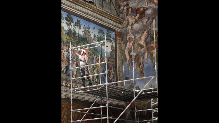 Podczas prac z fresku usunięty zostanie lekki nalot