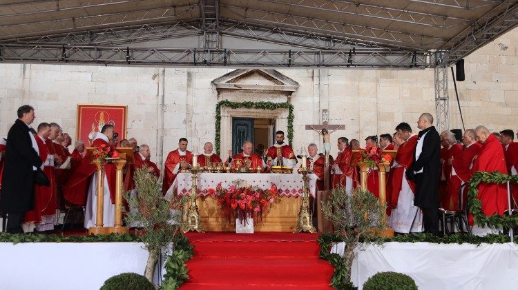Pontifikalno misno slavlje 3. veljače ispred dubrovačke katedrale (Foto: Šime Zupčić)