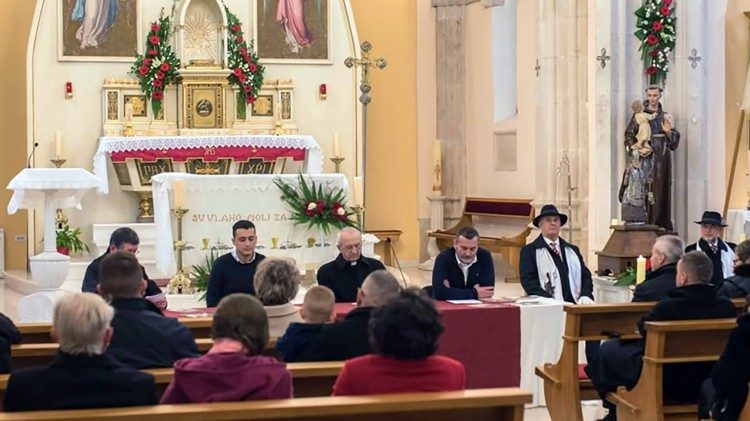 U Stonu predstavljena brošura nadbiskupa Želimira Puljića (Foto: Župa Ston)